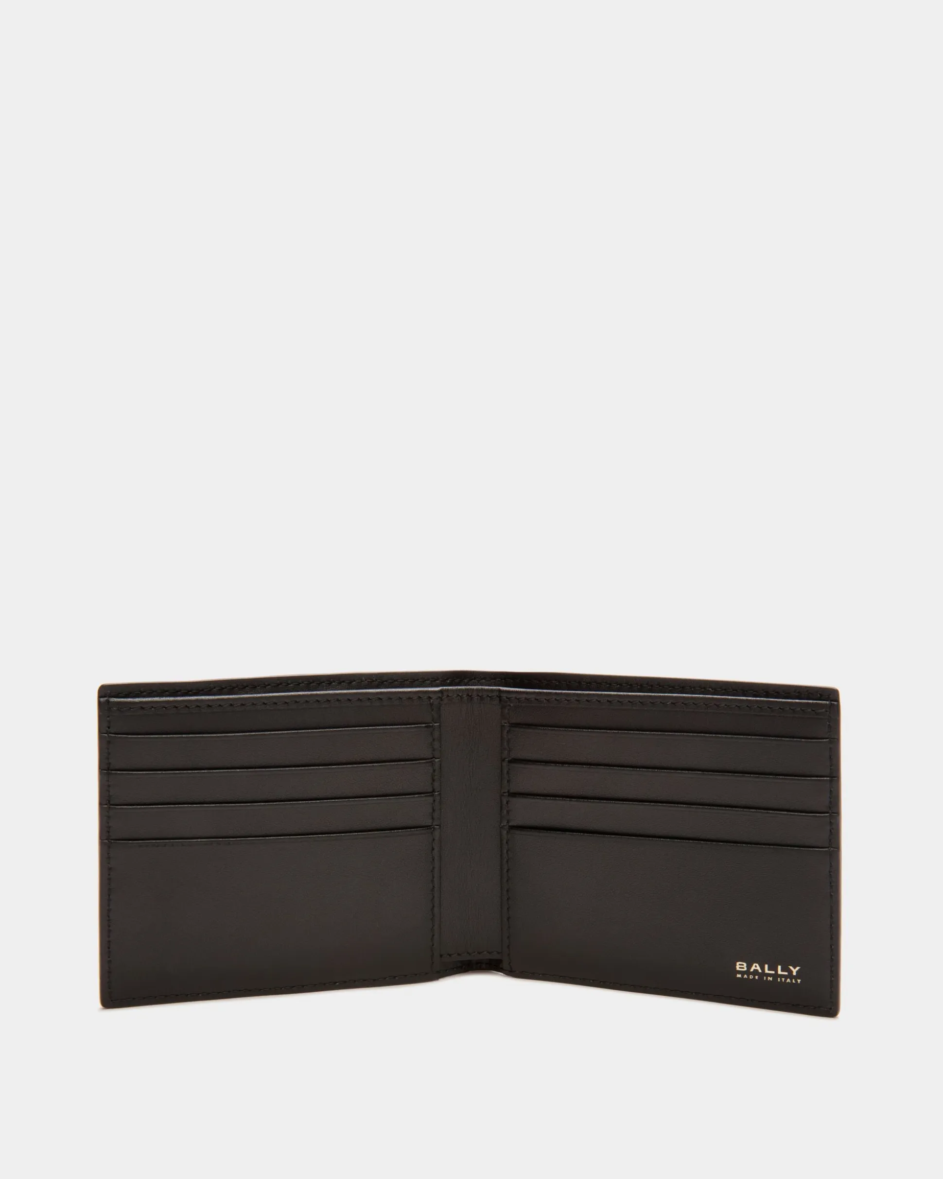 Beckett Bifold in Black Leather