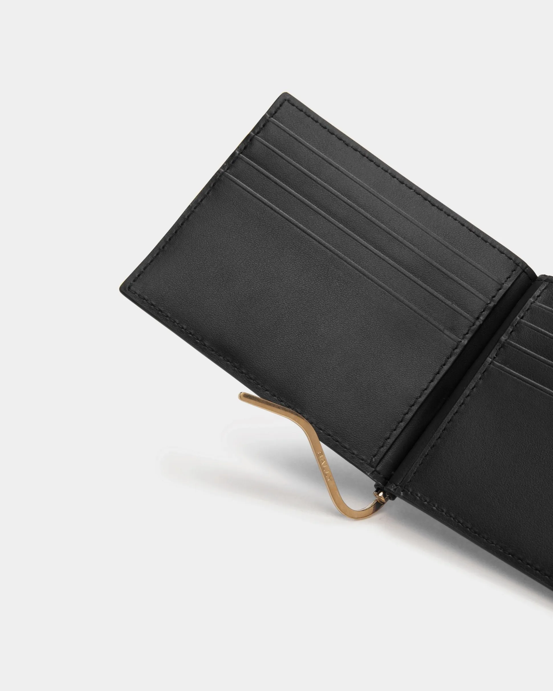 Beckett Bifold in Black Leather