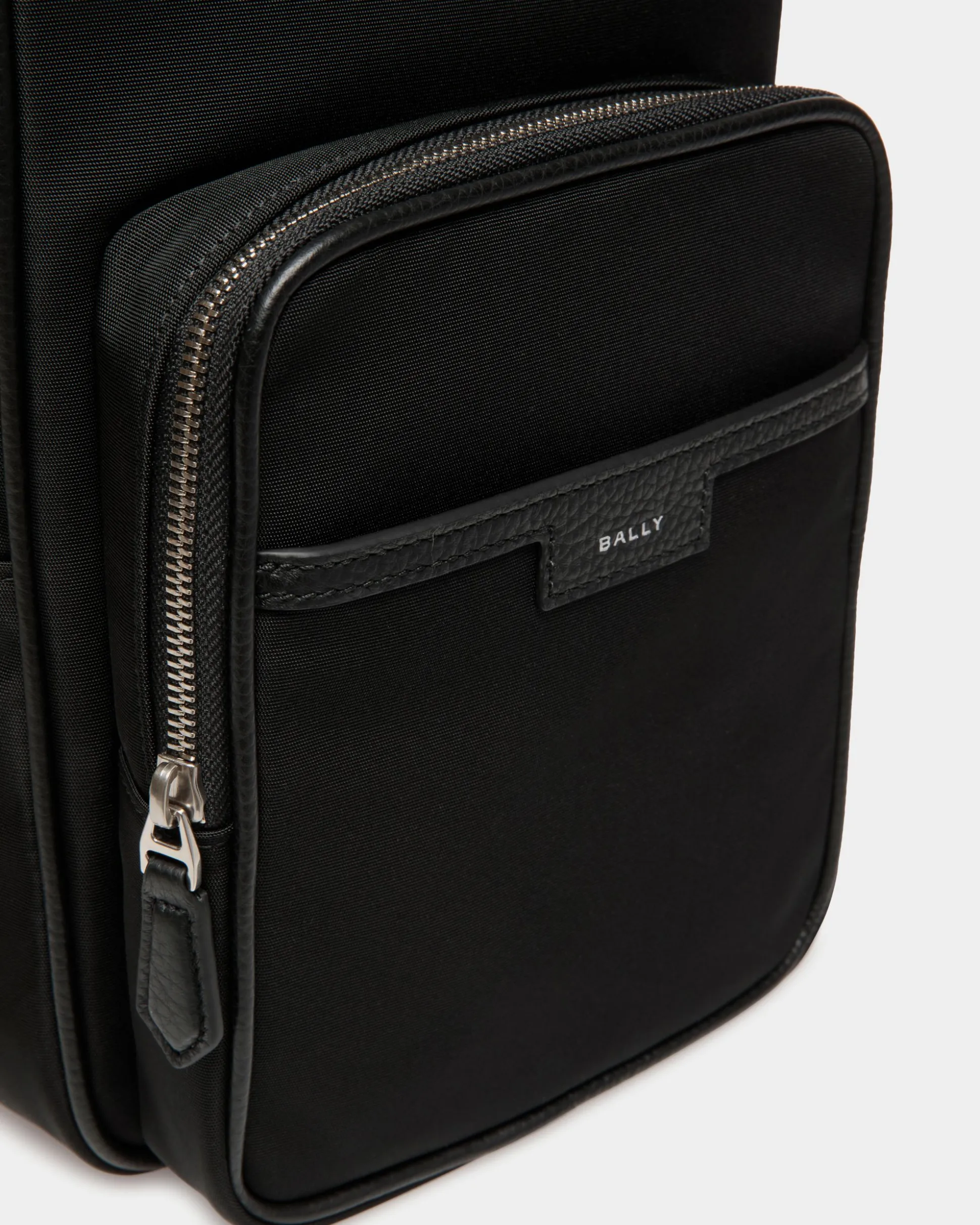 Code Slingbag in Nylon