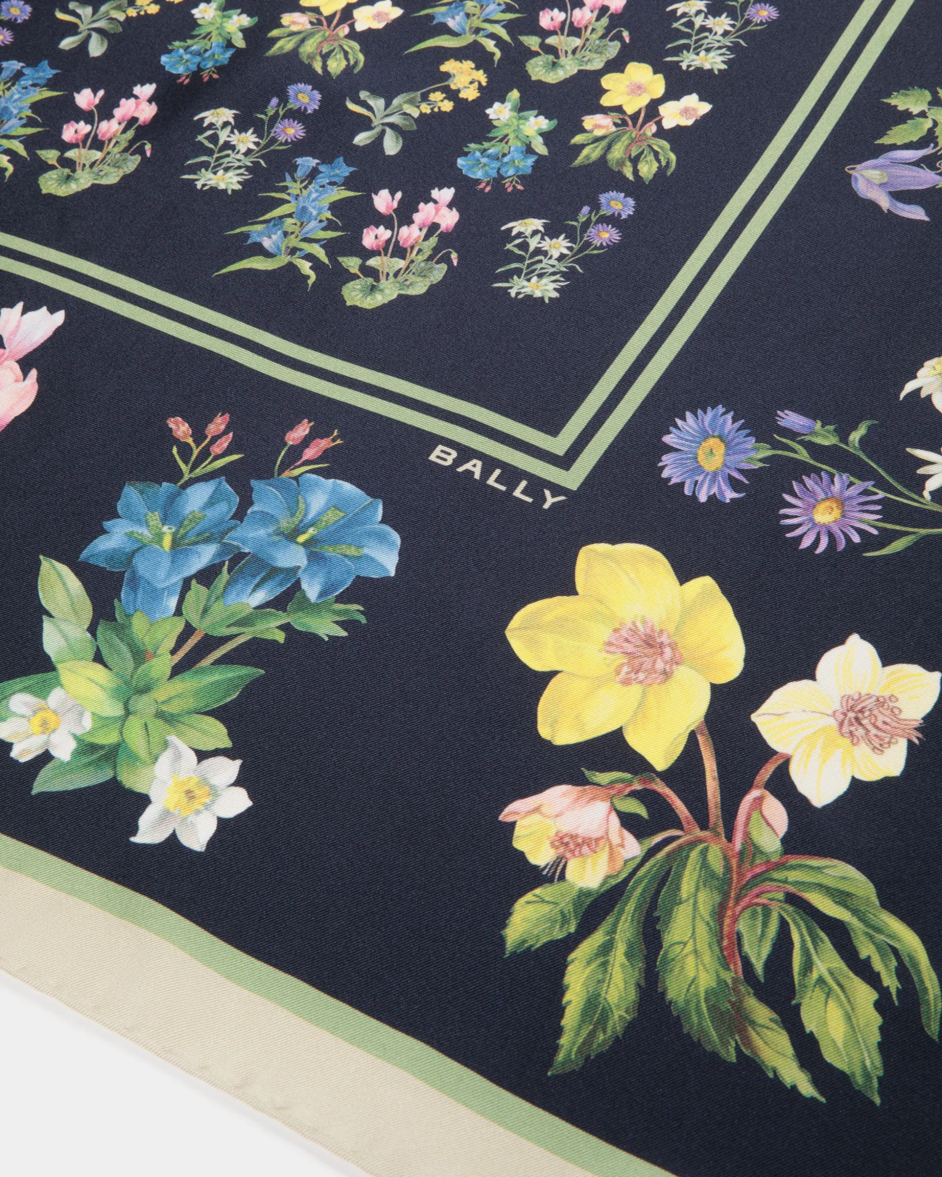 Foulard In Mountain Flower Print Silk