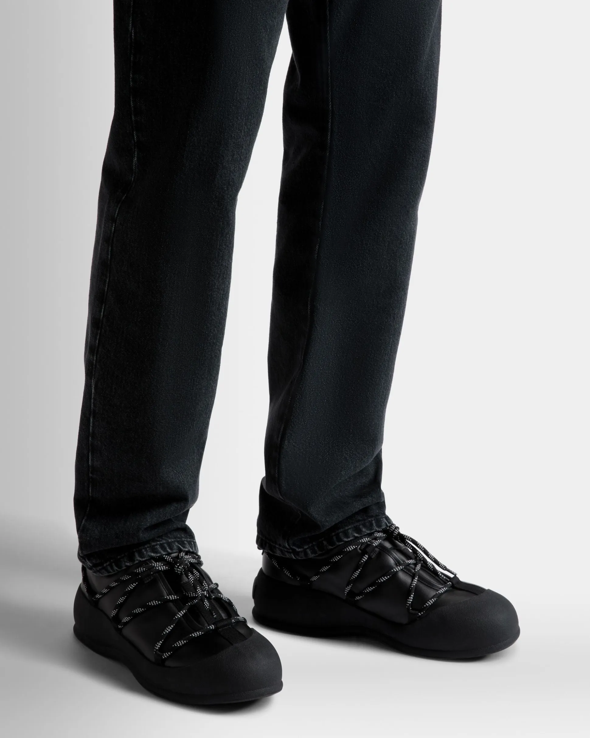 Frei Snow Boots In Black Leather
