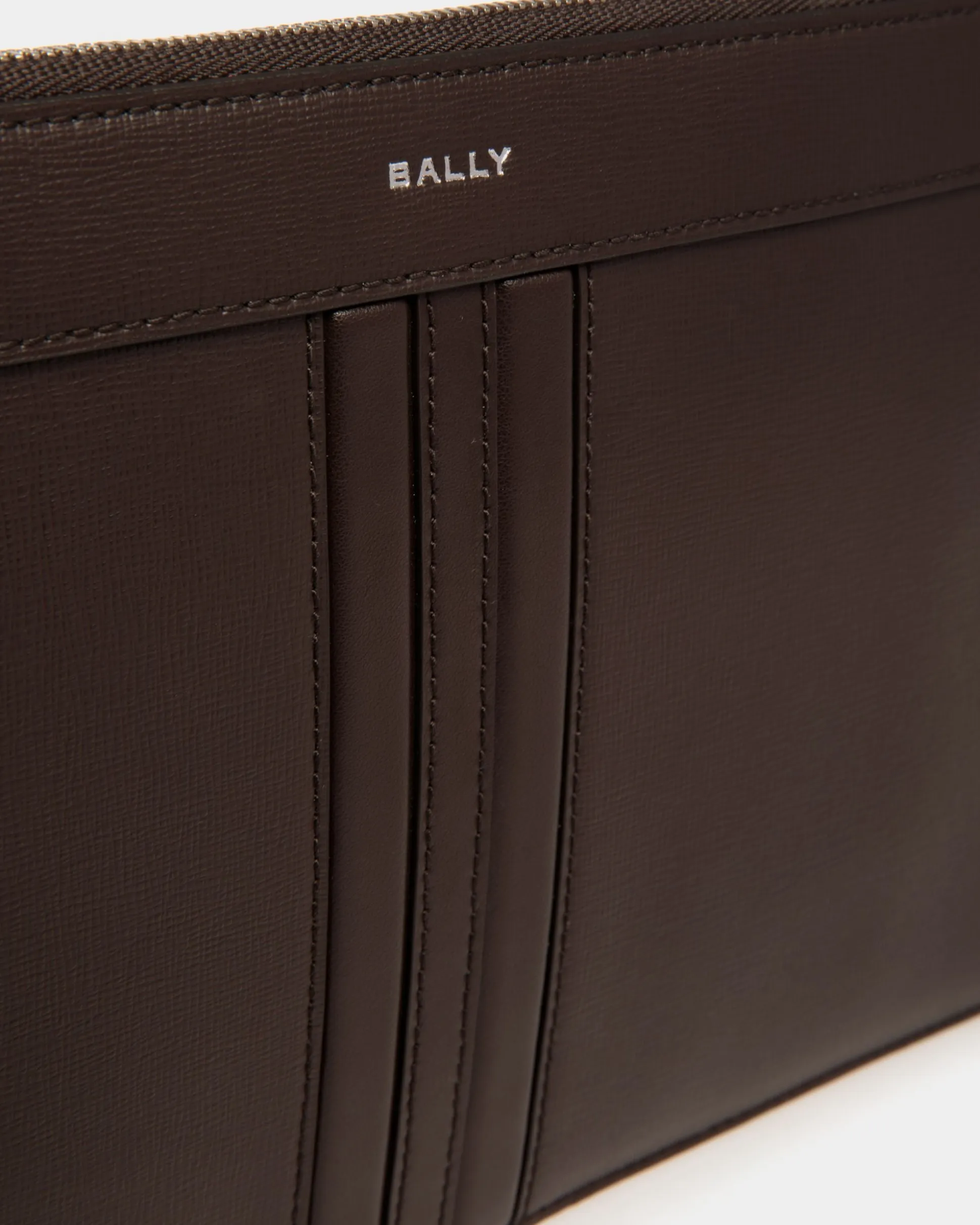 Mythos Pochette in Ebano Recycled Leather