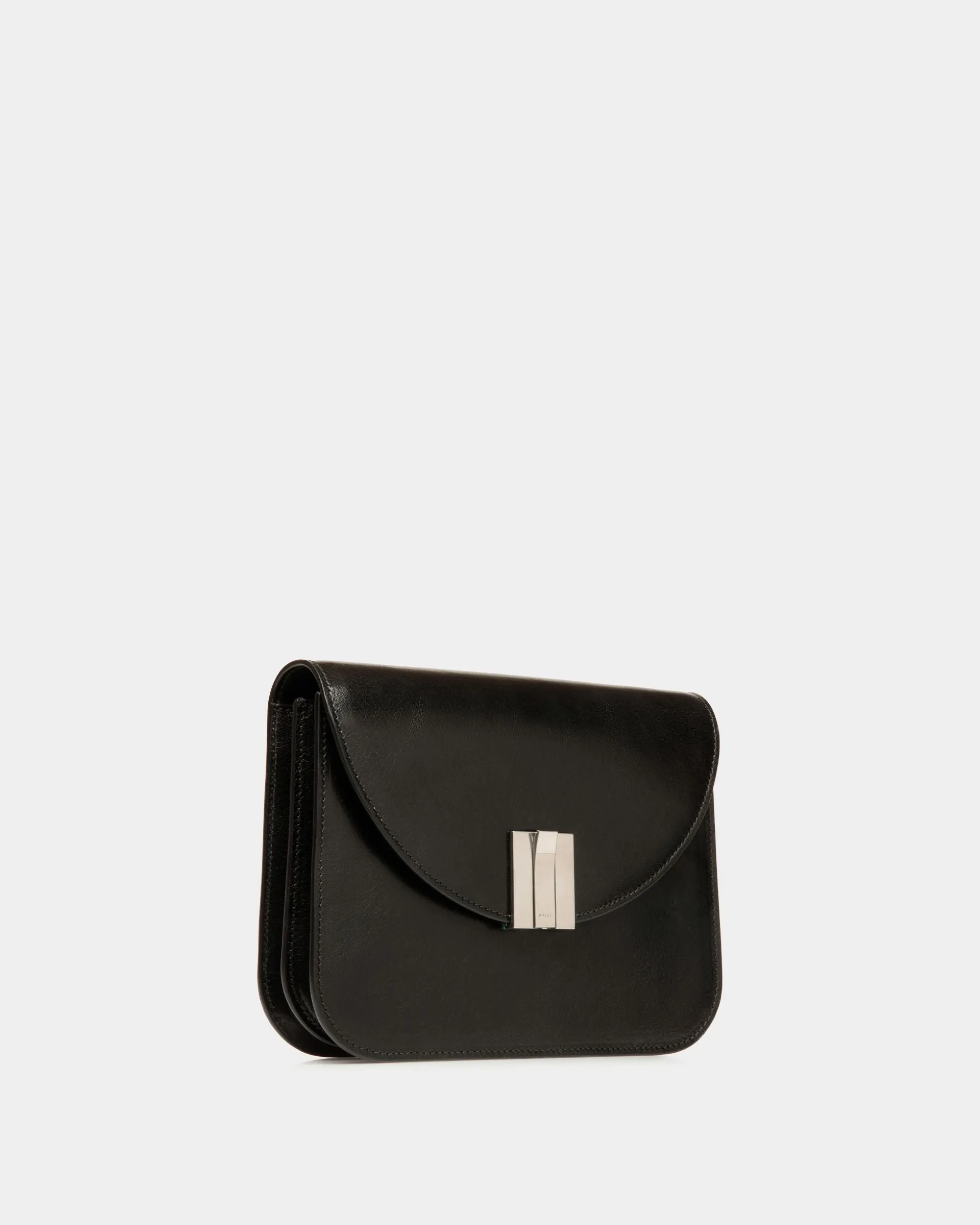 Ollam Crossbody Bag In Black Leather