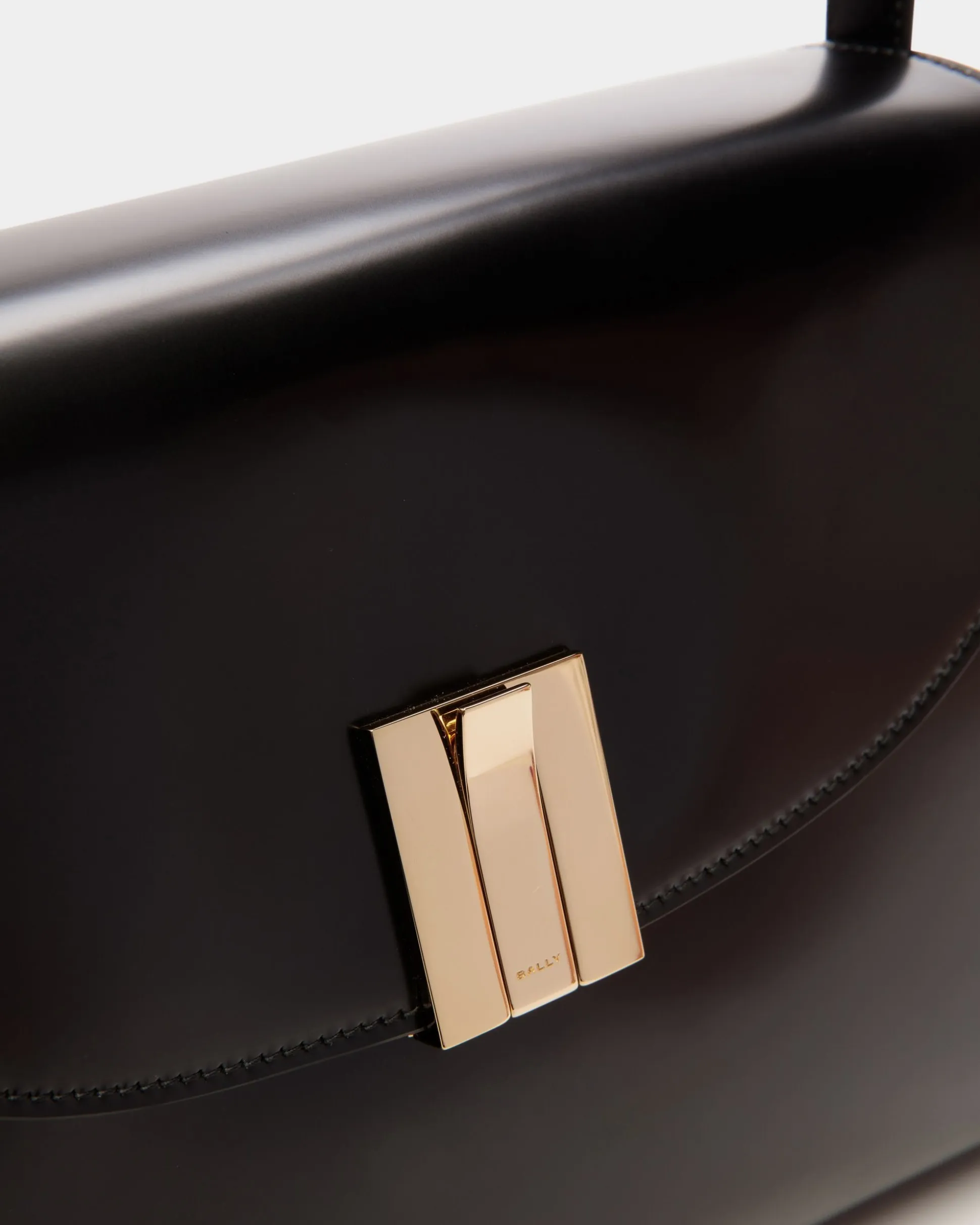Ollam Shoulder Bag in Black Brushed Leather