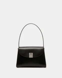 Ollam Shoulder Bag In Black Leather