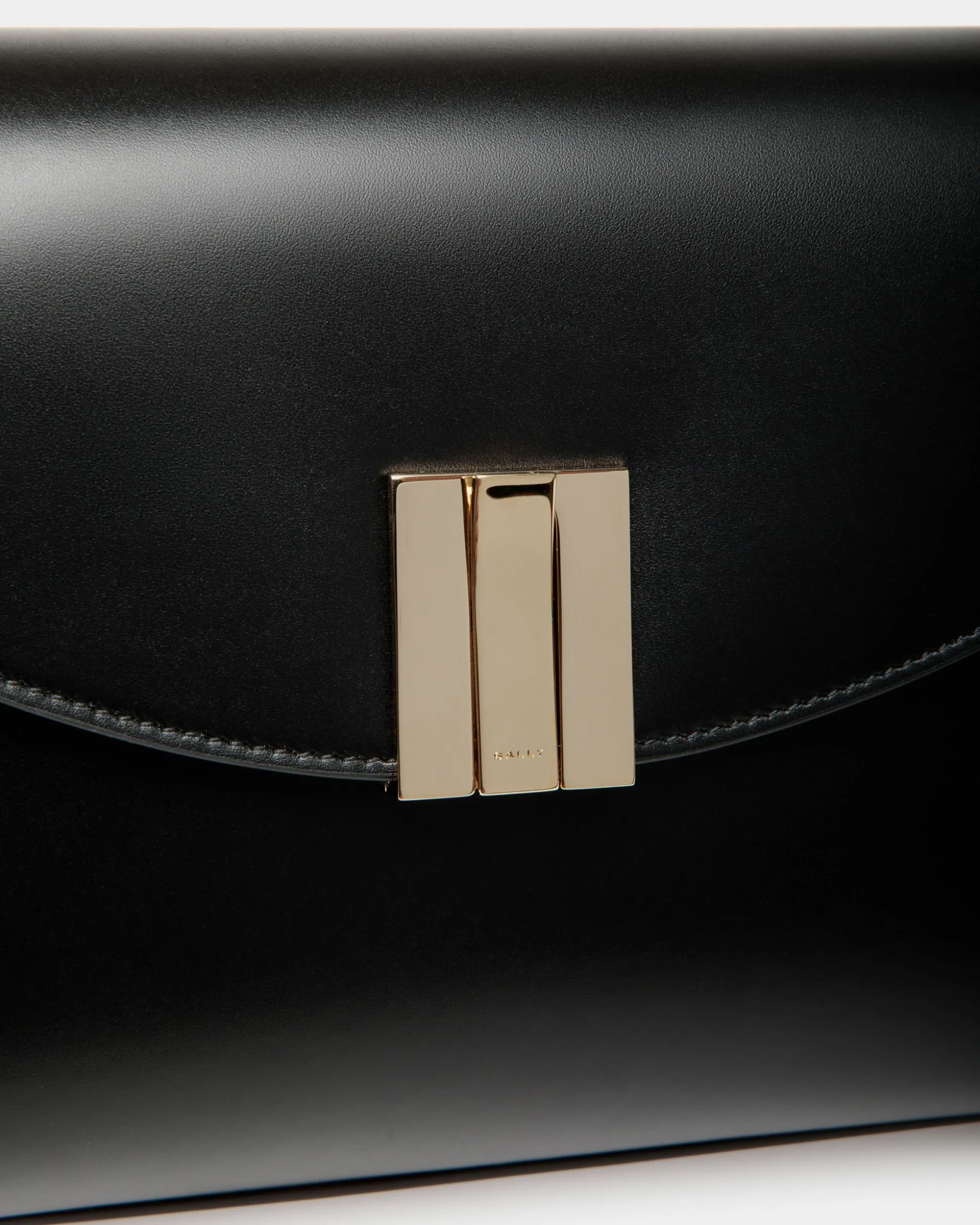 Ollam Small Top Handle Bag In Black Leather