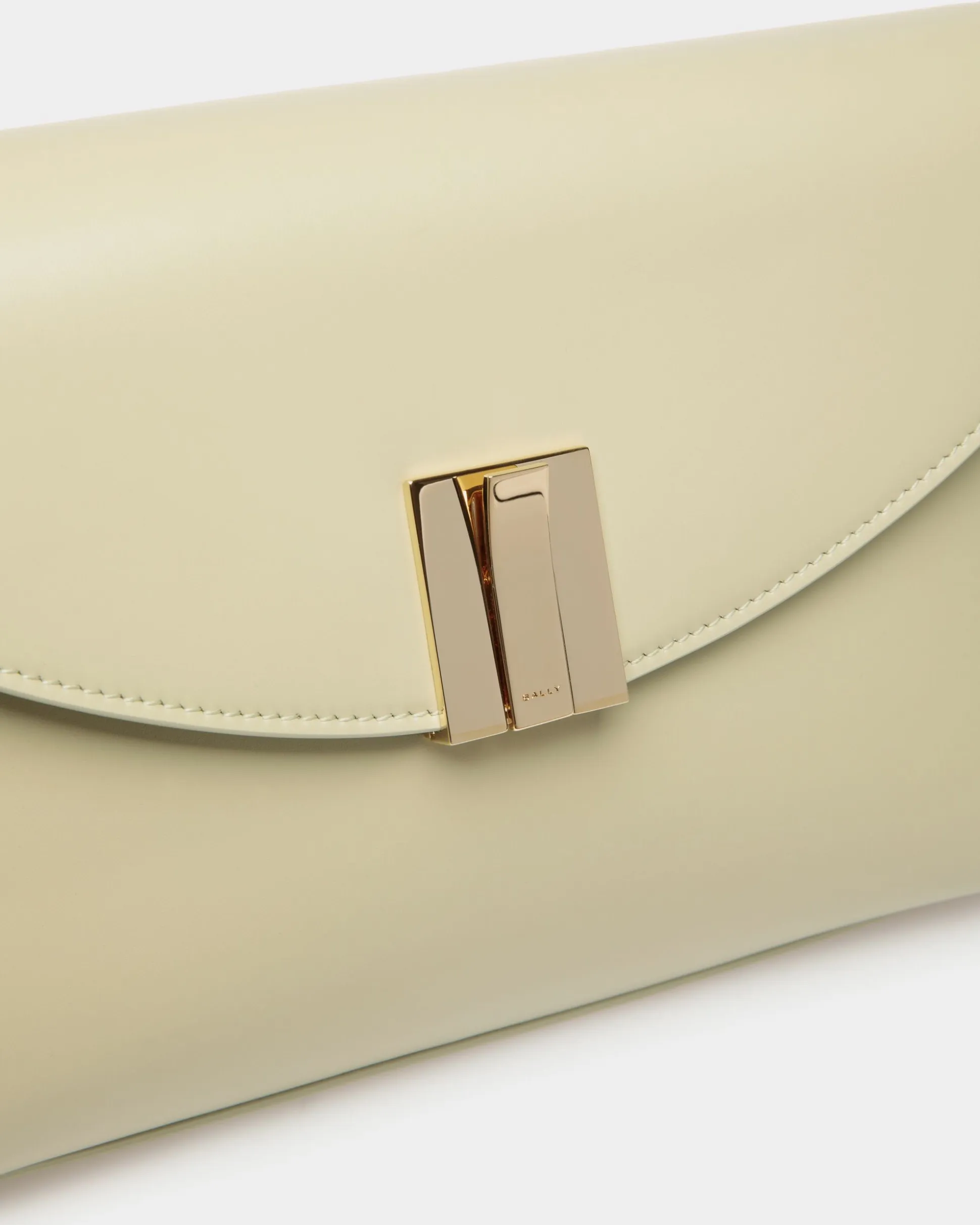 Ollam Small Top Handle Bag In Light Green Leather