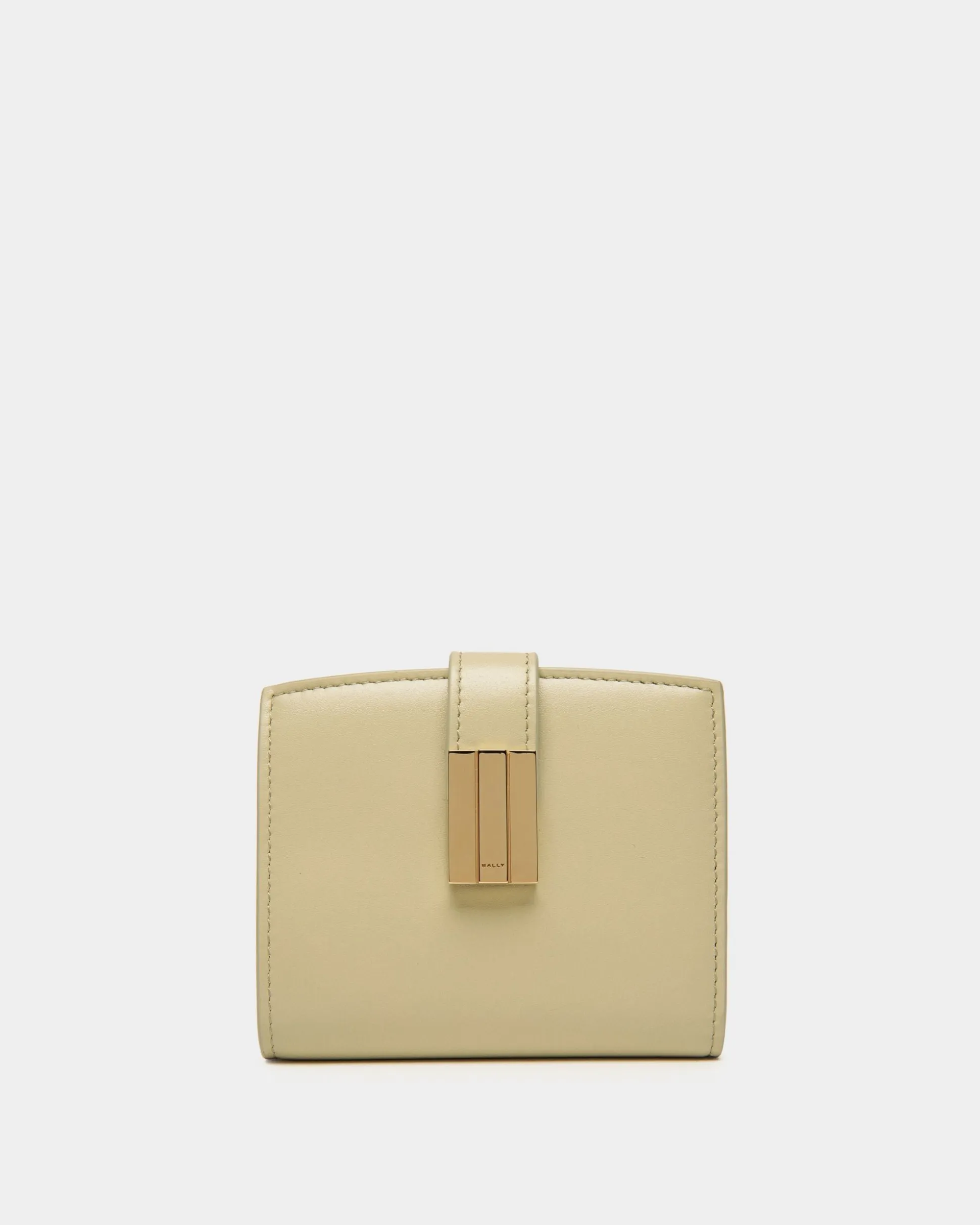 Ollam Wallet In Light Green Leather