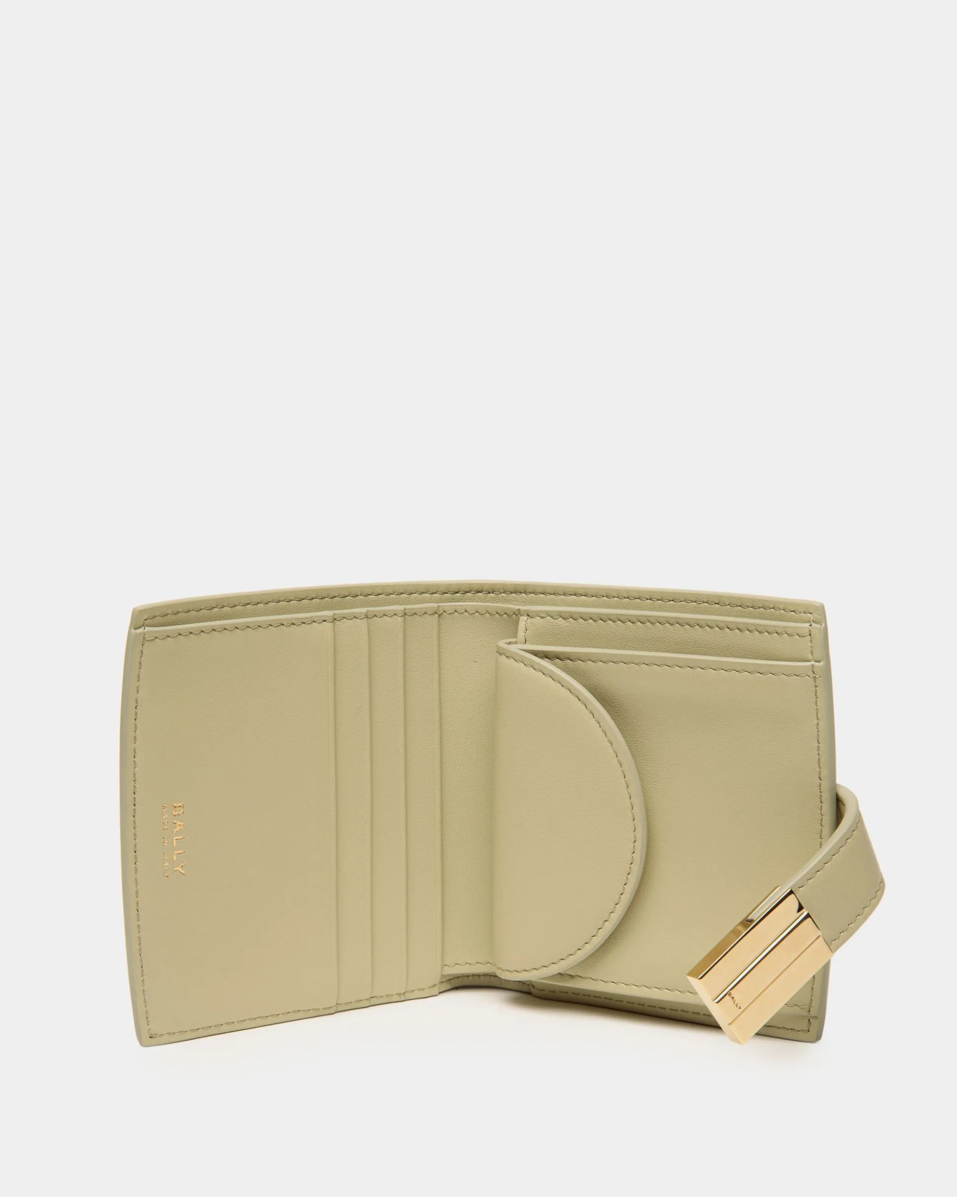 Ollam Wallet In Light Green Leather