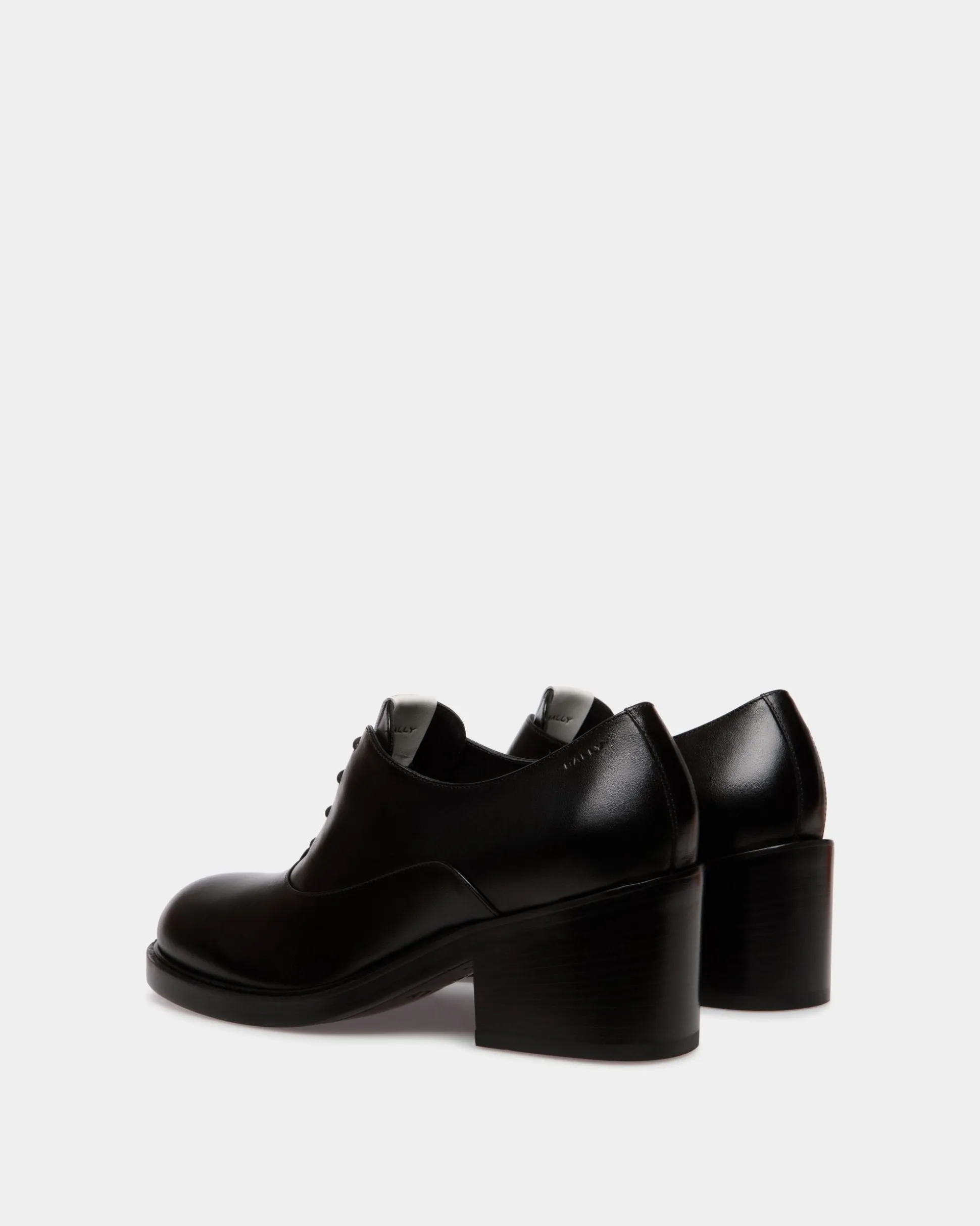 Peggy Oxford In Black Leather
