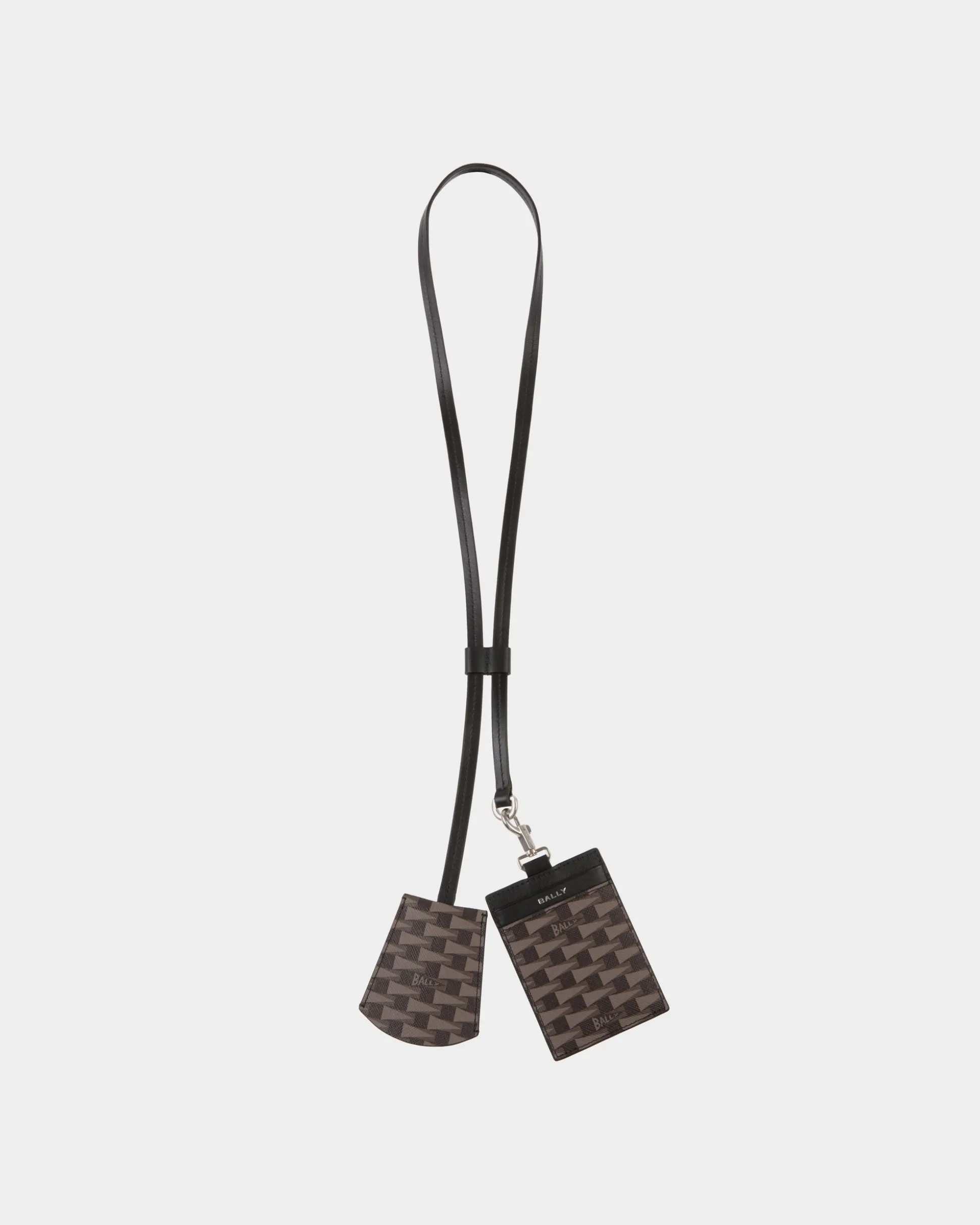 Pennant Keyring in Black Pennant Motif