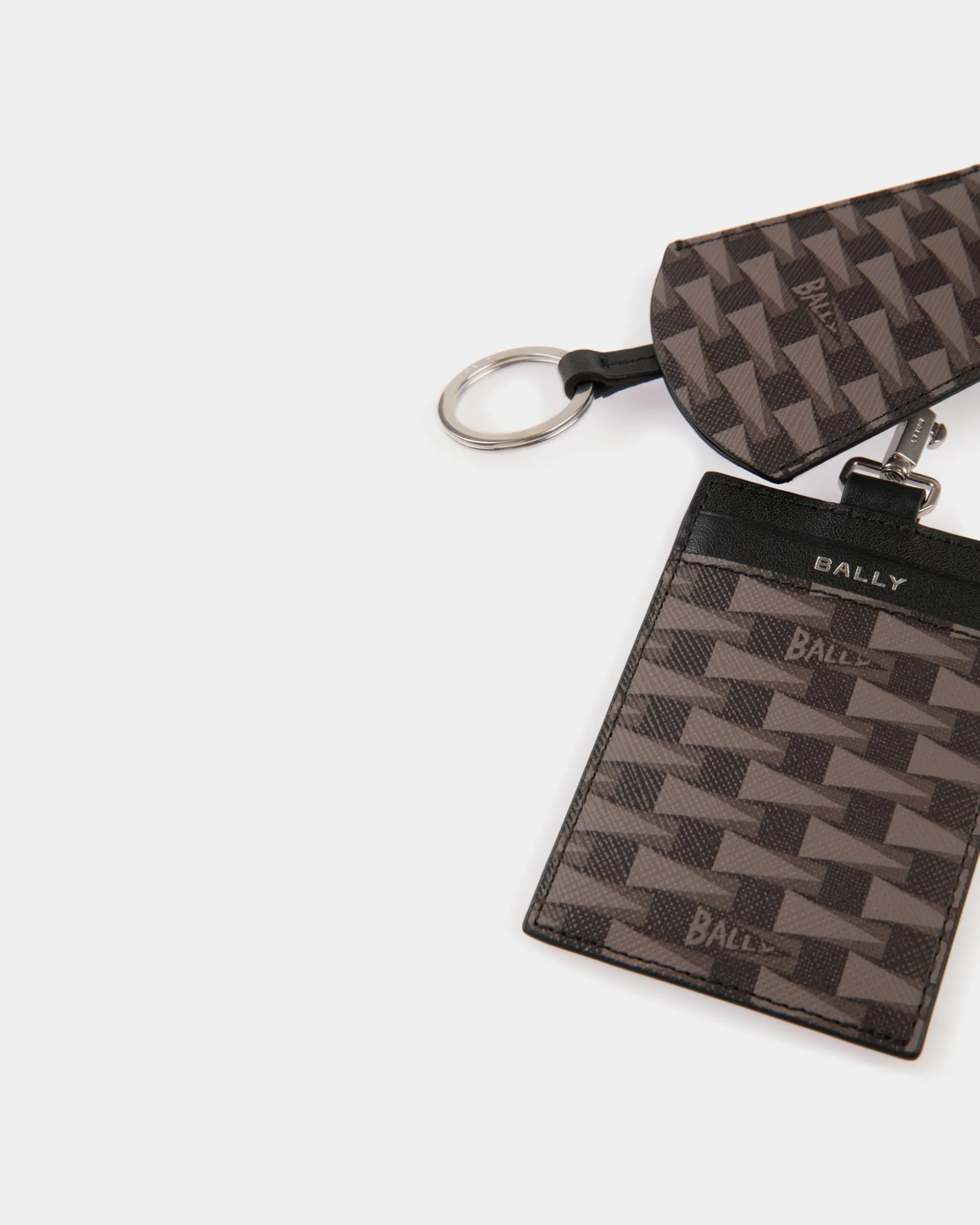 Pennant Keyring in Black Pennant Motif