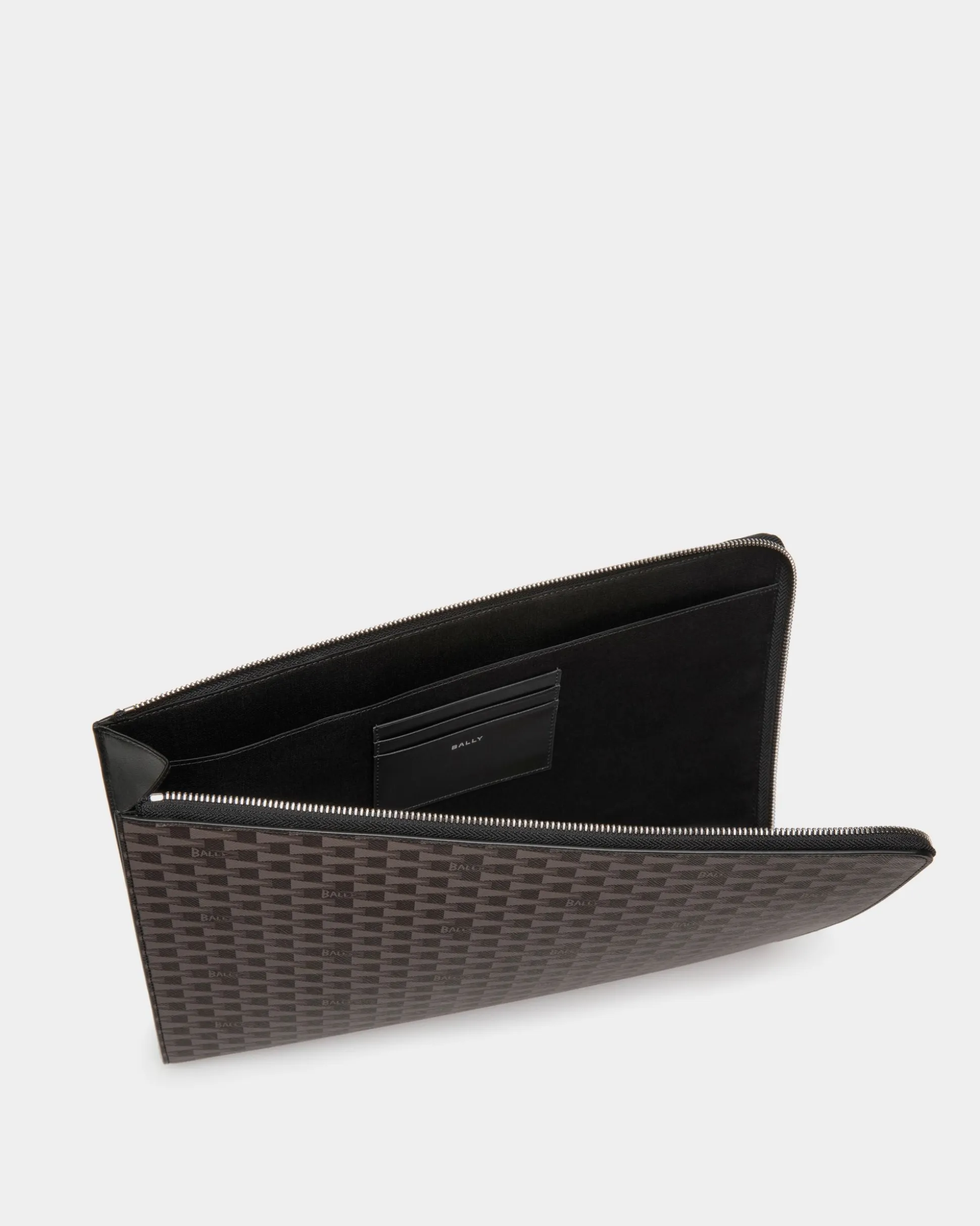 Pennant Tecnology Case in Black Pennant Motif