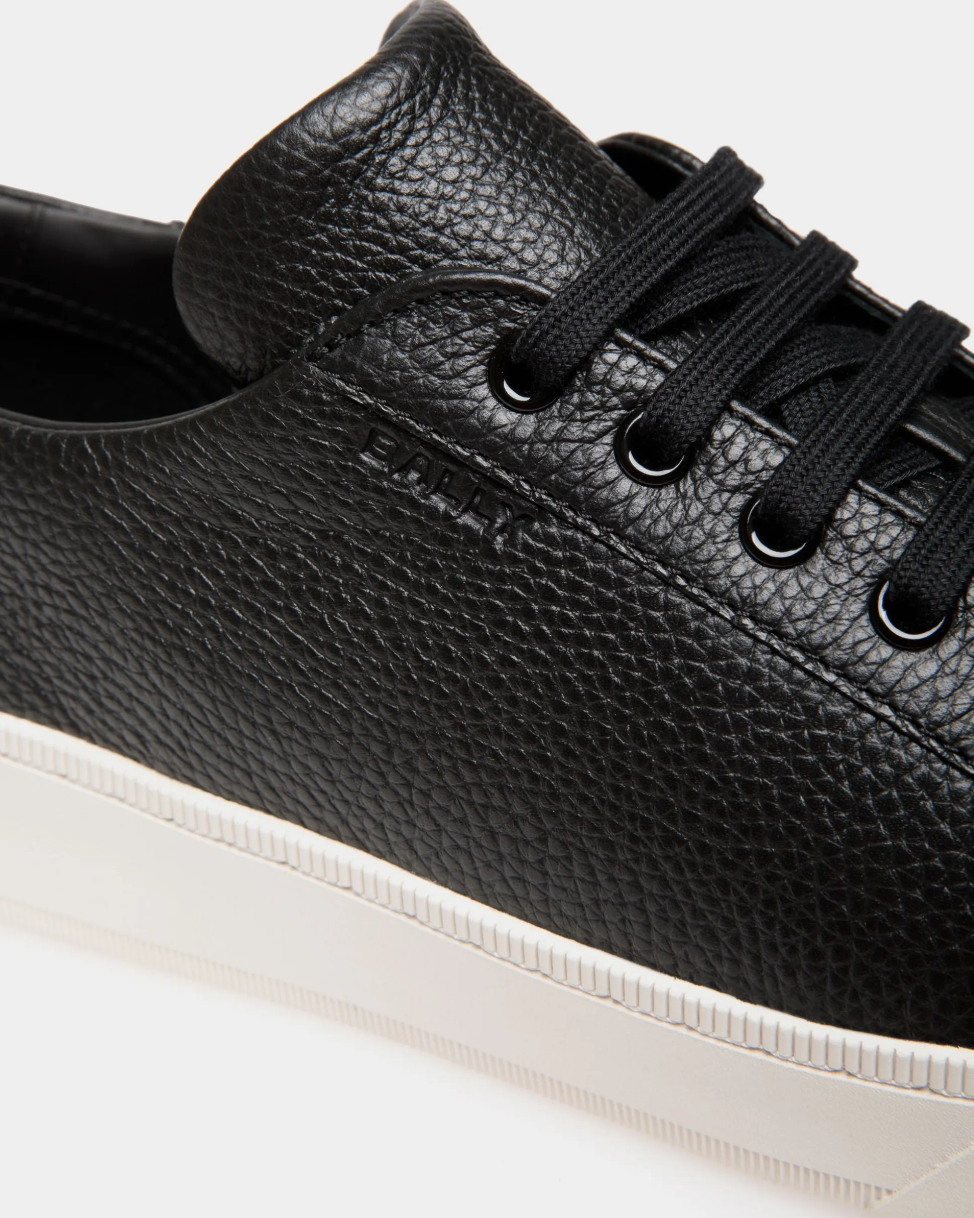 Raise Sneaker In Black Grained Leather