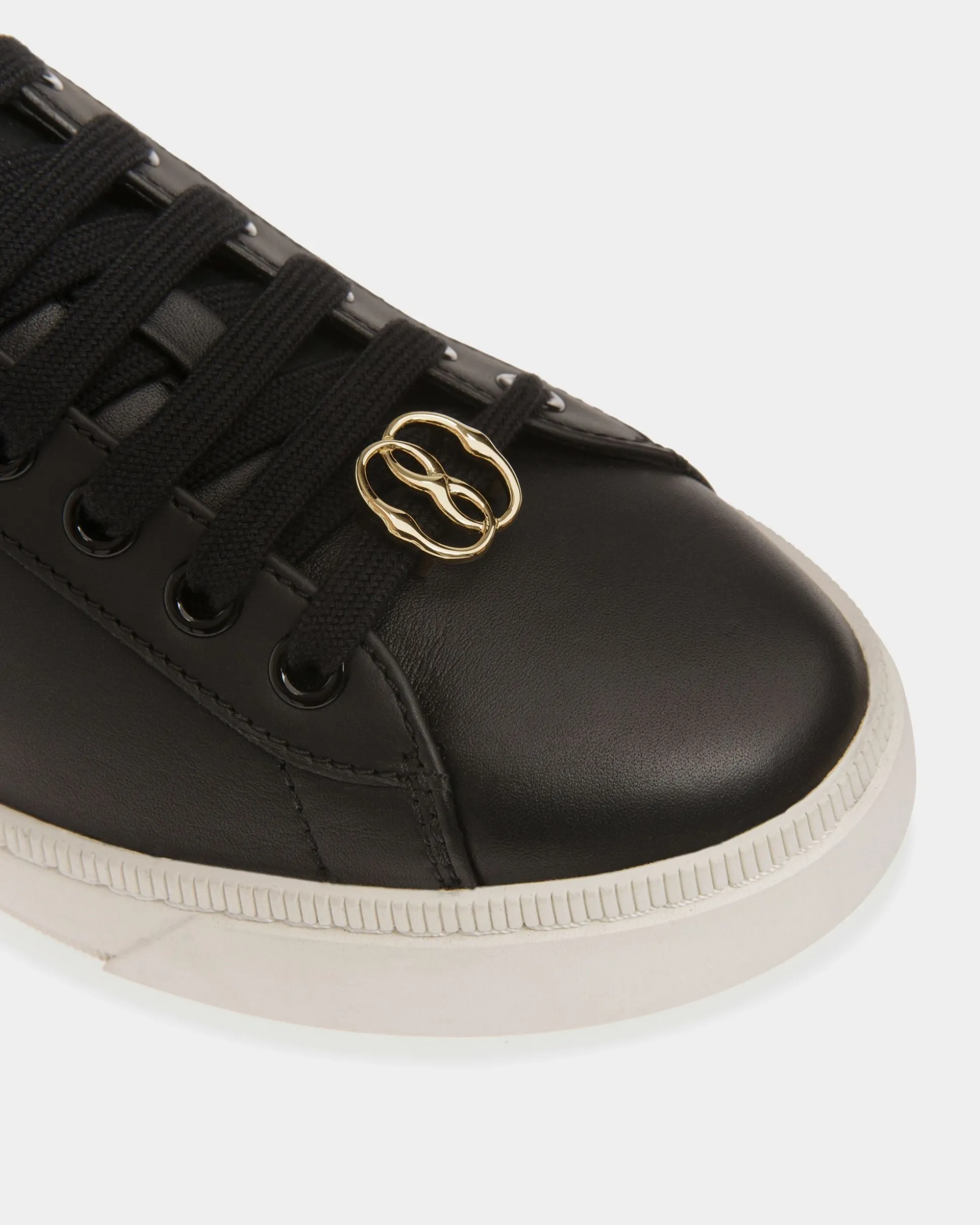 Raise Sneakers In Black And White Leather