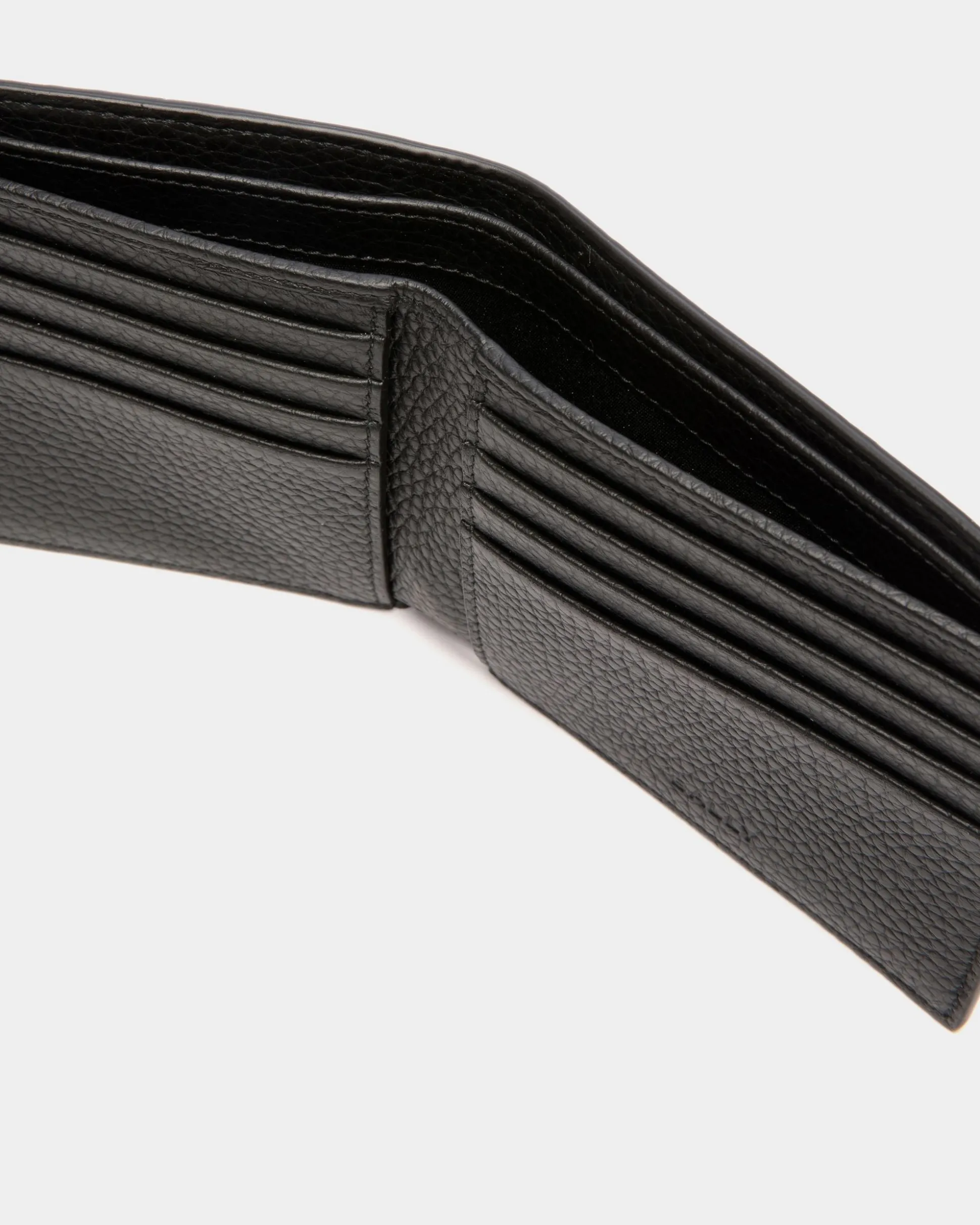Ribbon Bifold Wallet In Black Grained Leather