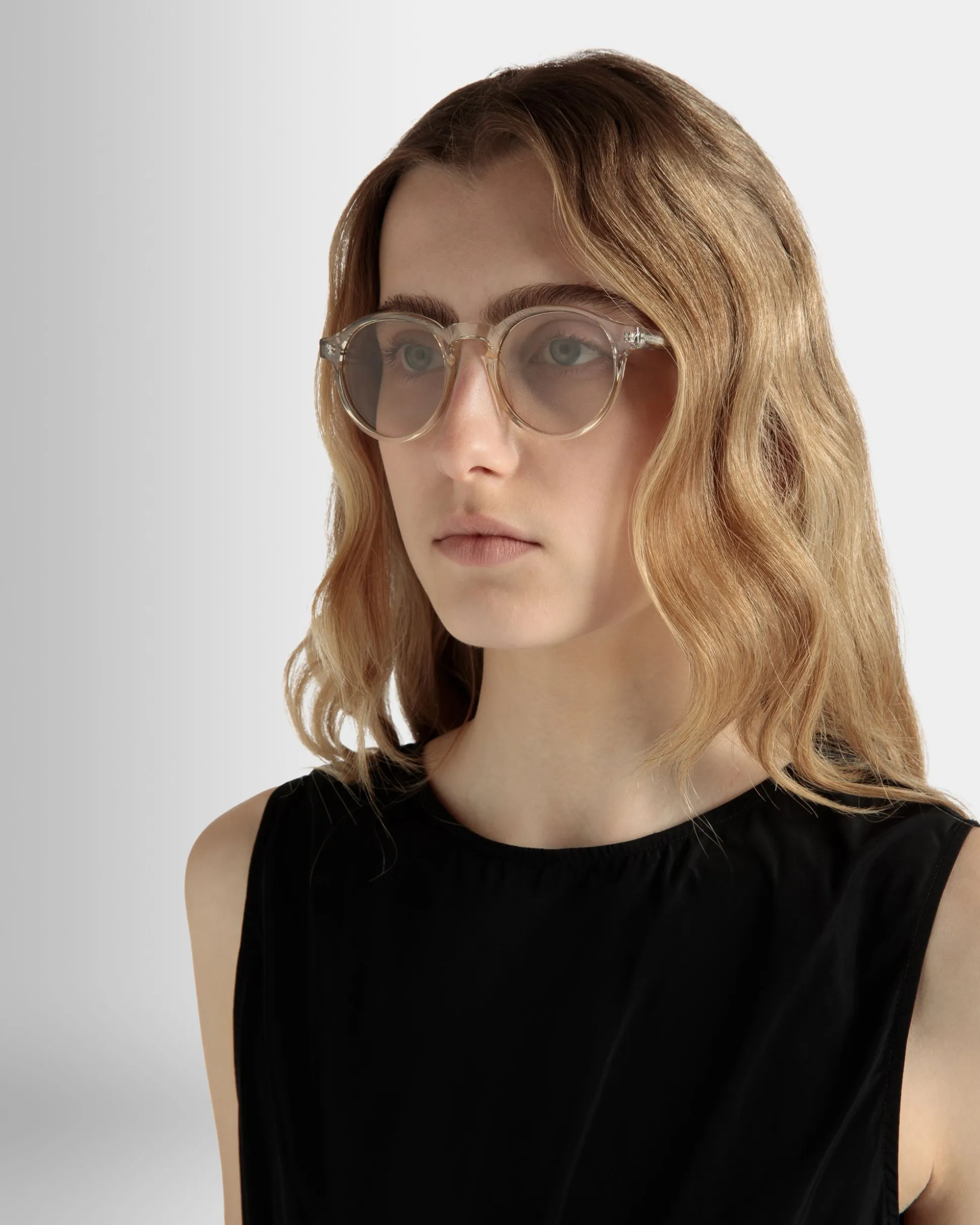 Round Sunglasses in Champagne