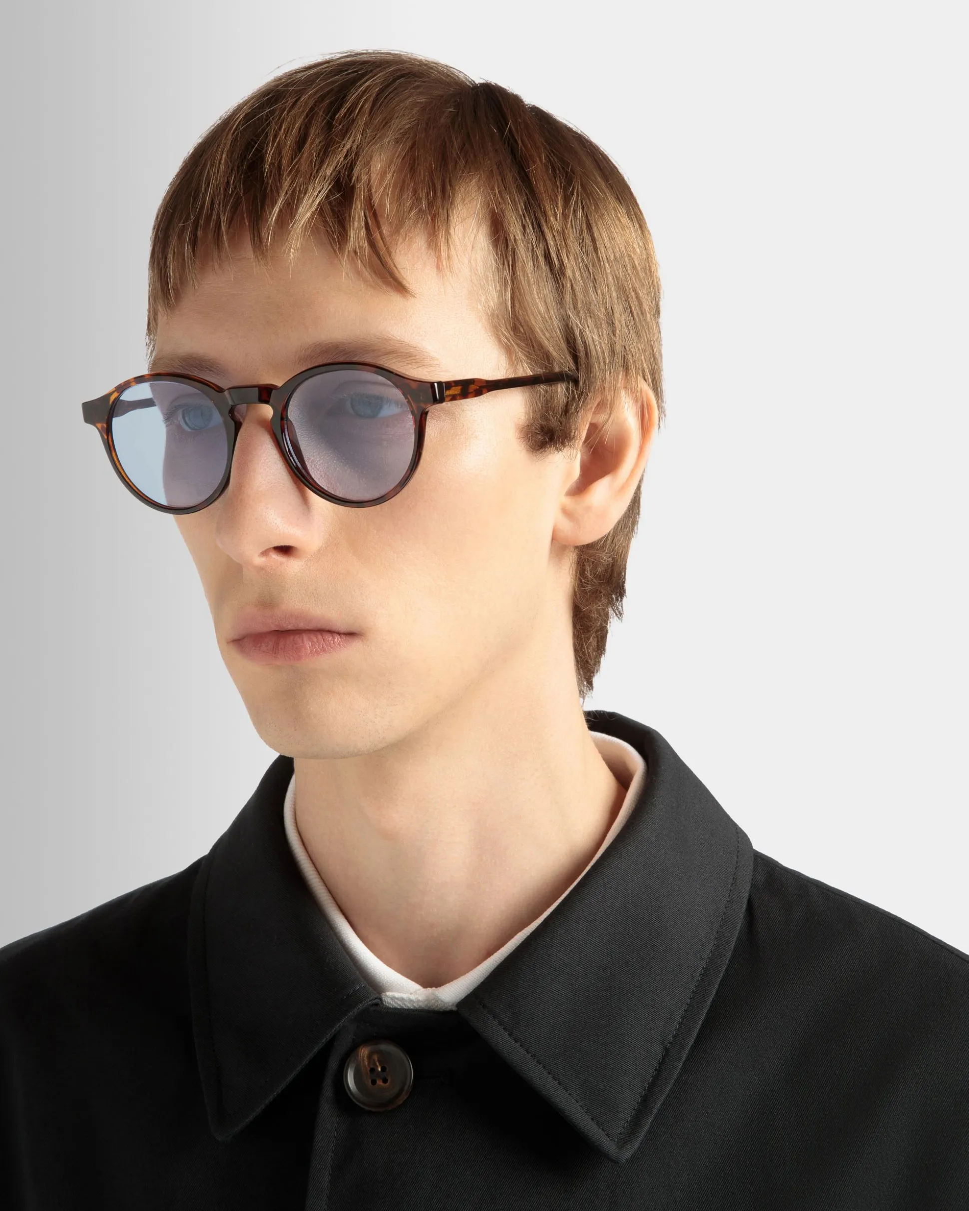 Round Sunglasses in Havana