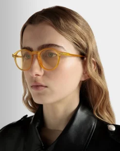 Round Sunglasses in Honey