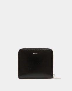 Swissness Wallet In Black Leather with Studs