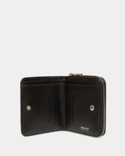 Swissness Wallet In Black Leather with Studs