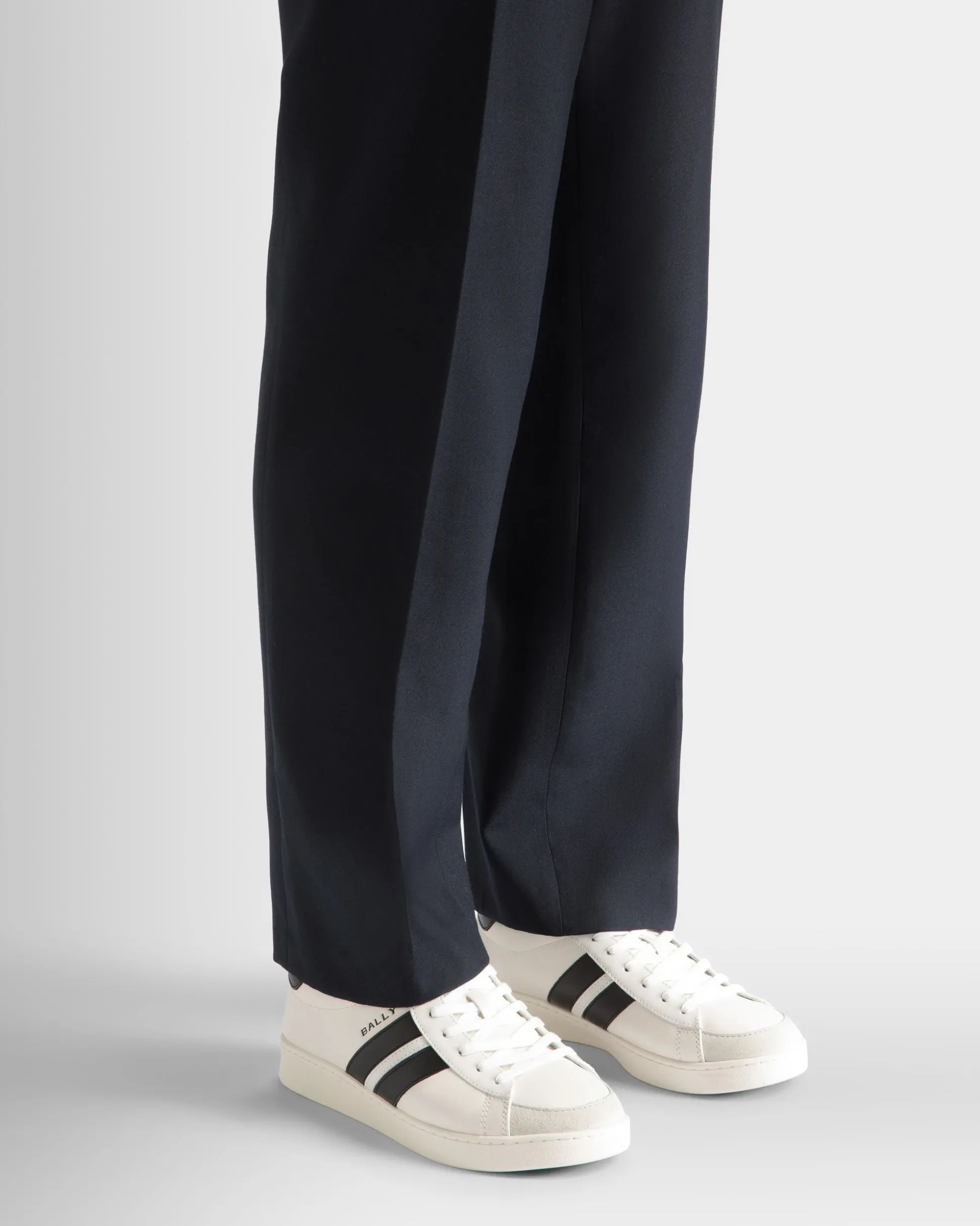Tennis Sneaker in White and Black Leather