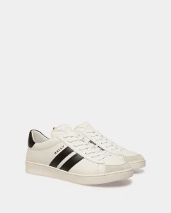Tennis Sneaker in White and Black Leather