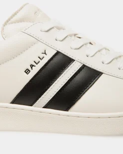 Tennis Sneaker in White and Black Leather