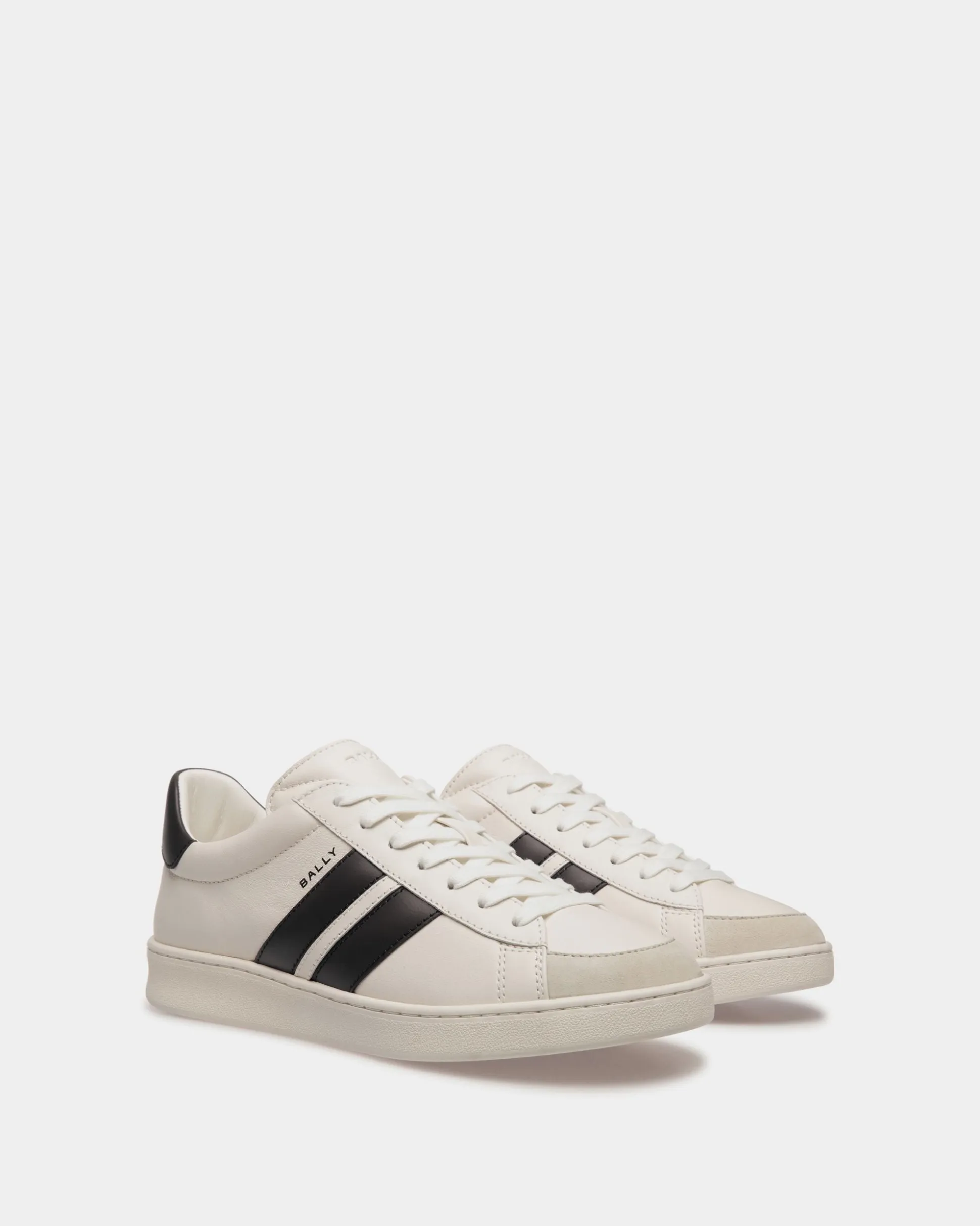 Tennis Sneaker in White and Black Leather