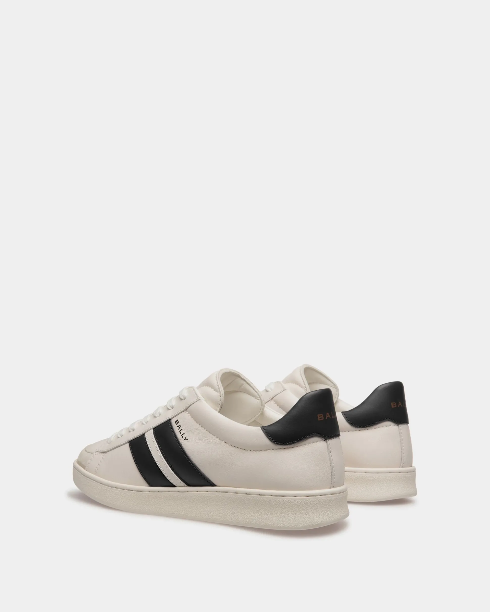 Tennis Sneaker in White and Black Leather